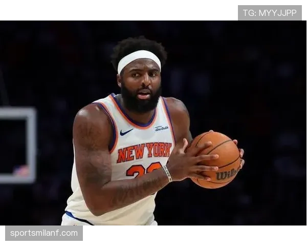 米切尔·罗宾逊内线高效防守限制对手篮板，明显提升球队禁区掌控力