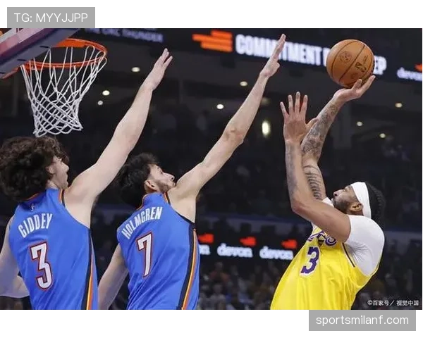 如何判定篮球比赛中非法身体接触的规则解析与说明