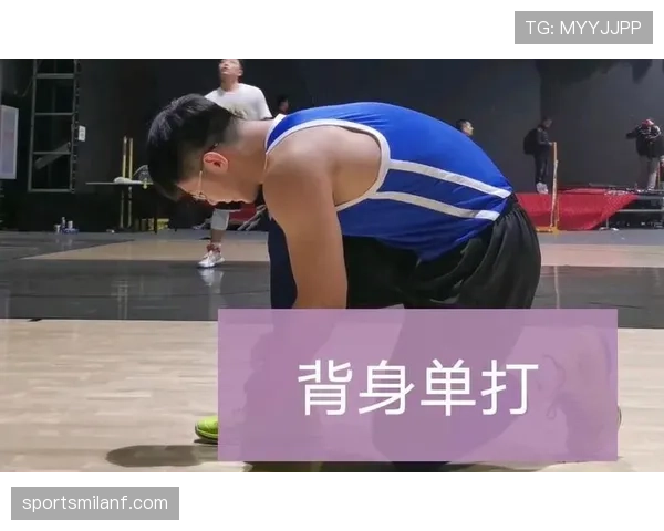 详解篮球背身单打规则：合法动作与违例判定标准